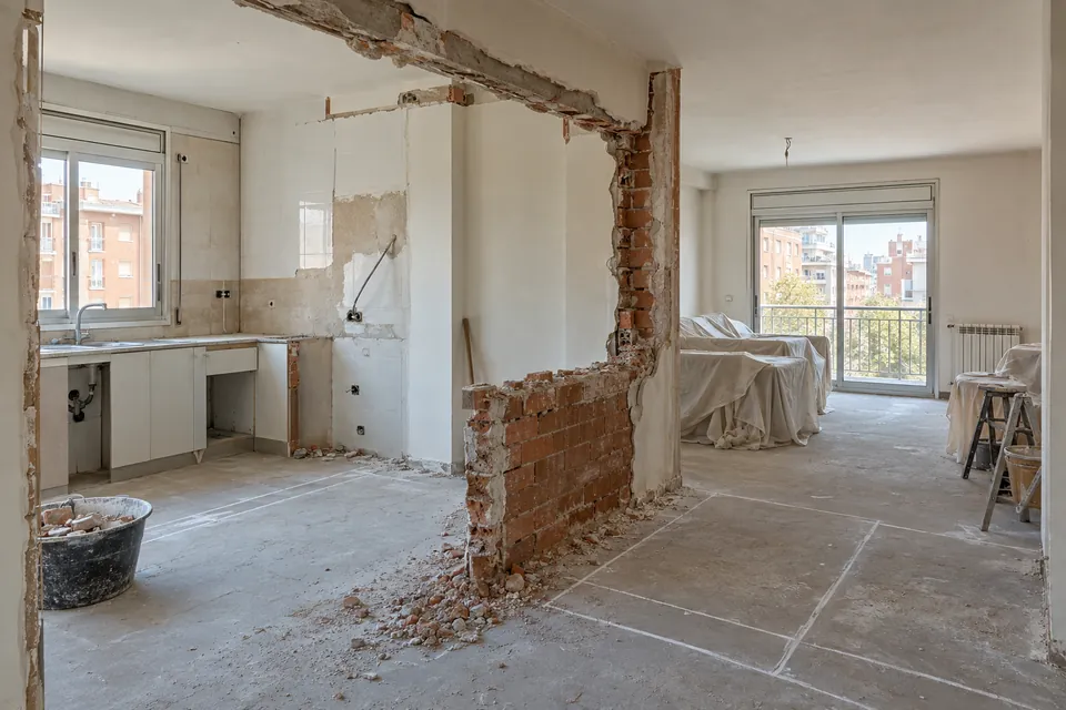 Envà a mig enderrocar per unir la cuina i el menjador